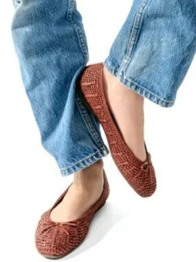 Birdies The Hummingbird Woven Bow Flats in Walnut Raffia Color Size 8